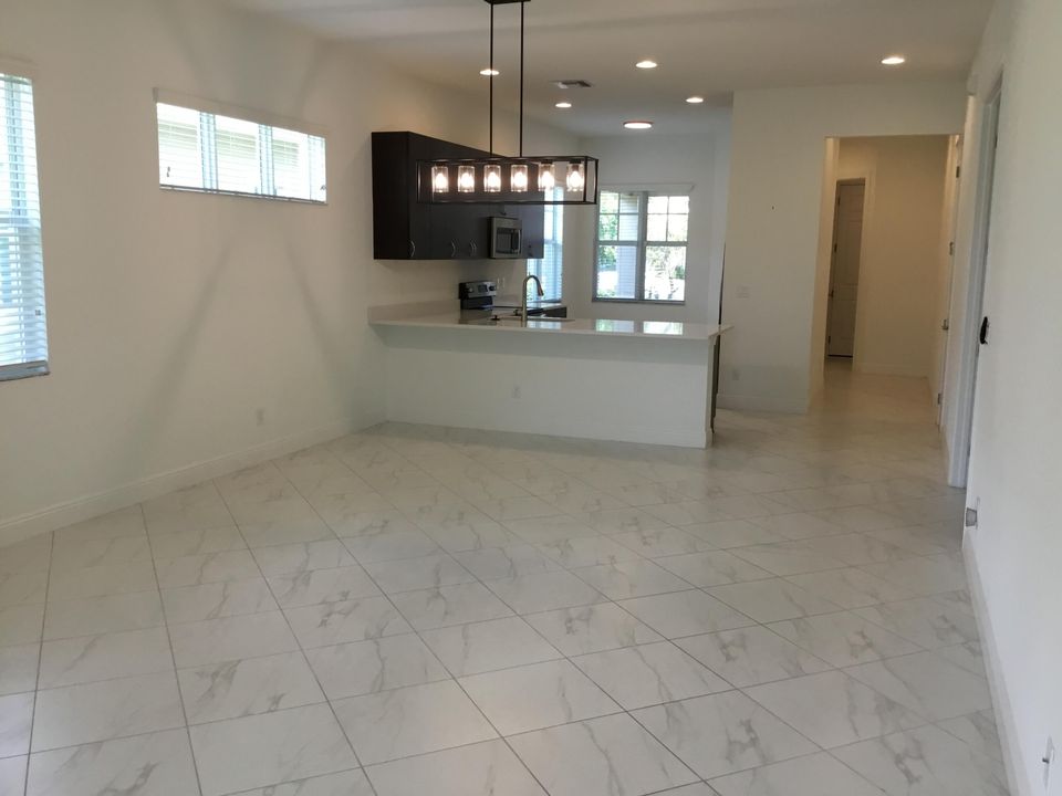 Active With Contract: $2,700 (2 beds, 2 baths, 1646 Square Feet)