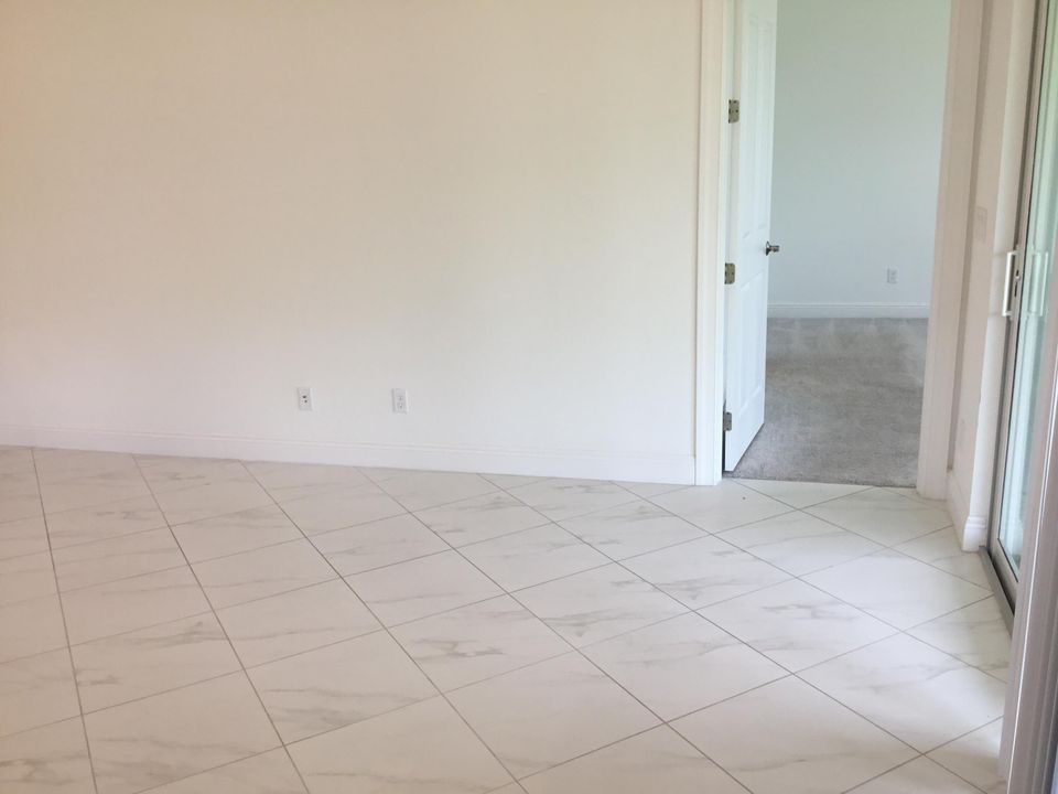 Active With Contract: $2,700 (2 beds, 2 baths, 1646 Square Feet)