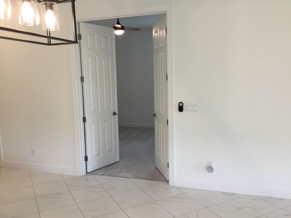 Active With Contract: $2,700 (2 beds, 2 baths, 1646 Square Feet)