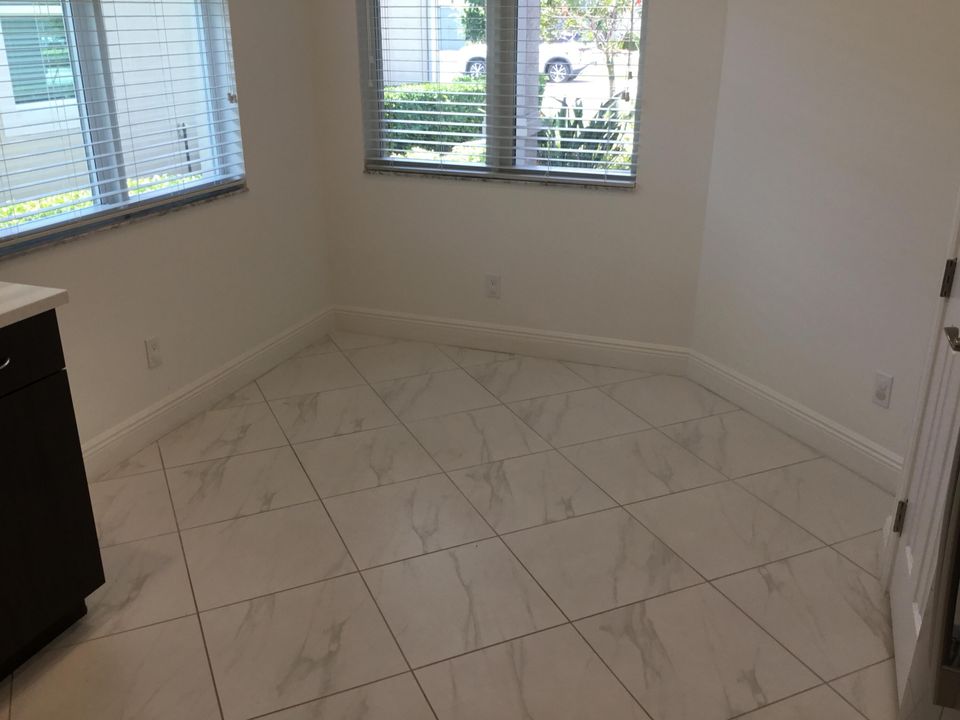 Active With Contract: $2,700 (2 beds, 2 baths, 1646 Square Feet)