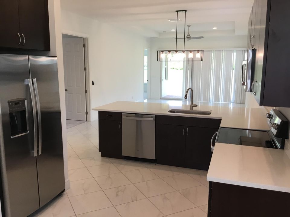 Active With Contract: $2,700 (2 beds, 2 baths, 1646 Square Feet)