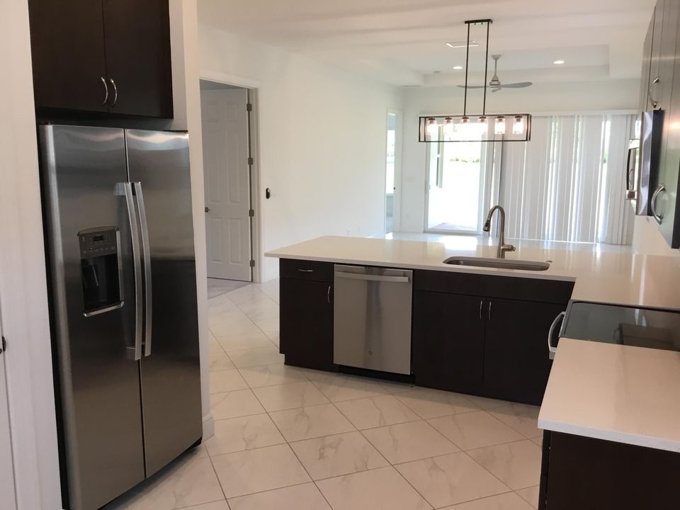 Active With Contract: $2,700 (2 beds, 2 baths, 1646 Square Feet)