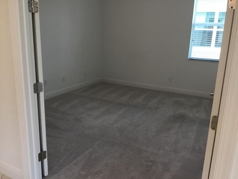 Active With Contract: $2,700 (2 beds, 2 baths, 1646 Square Feet)