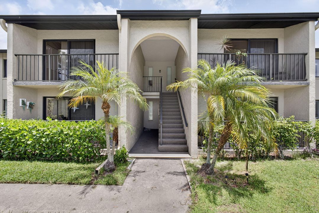 Recientemente alquilado: $2,200 (2 camas, 2 baños, 1115 Pies cuadrados)