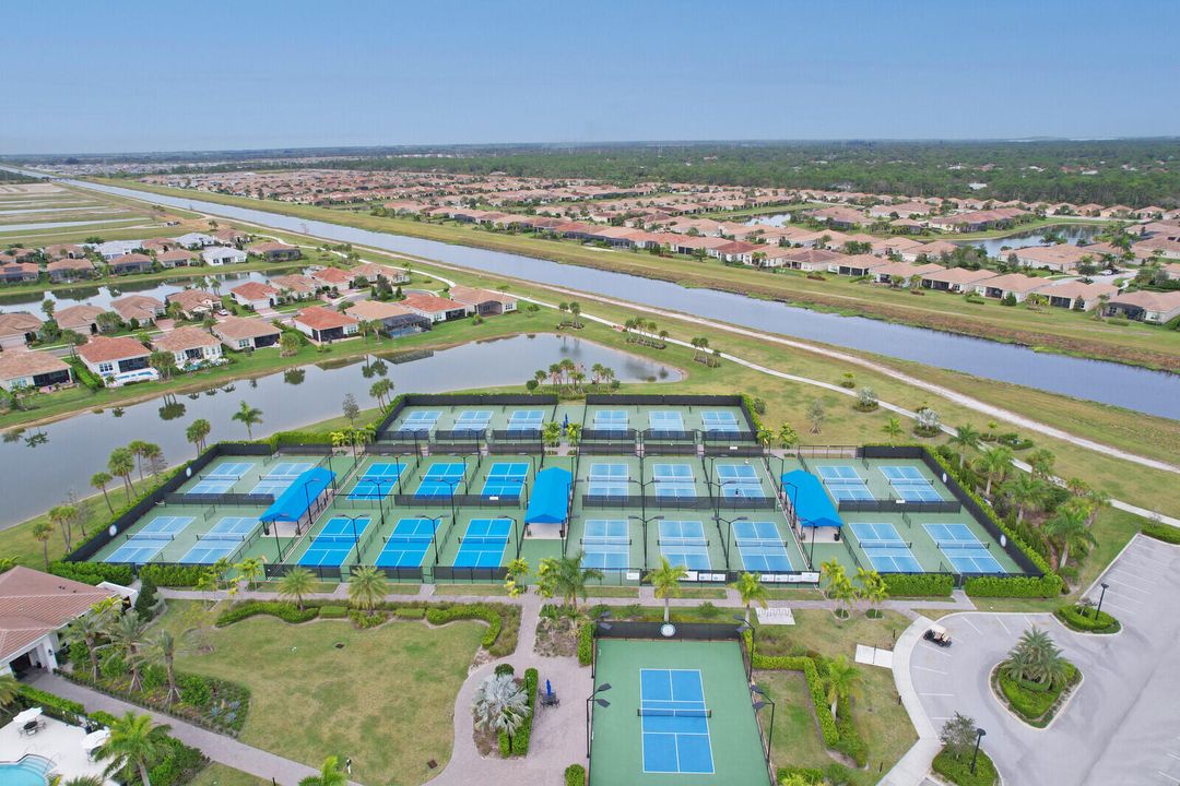 Active With Contract: $2,700 (2 beds, 2 baths, 1646 Square Feet)