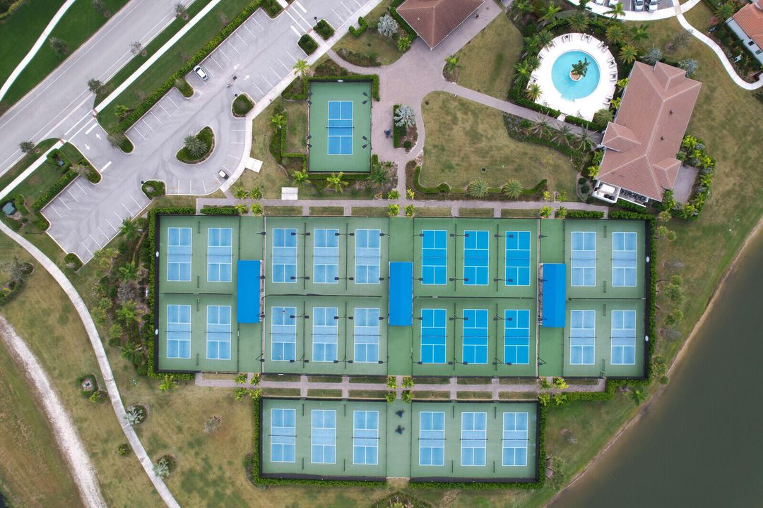 Active With Contract: $2,700 (2 beds, 2 baths, 1646 Square Feet)