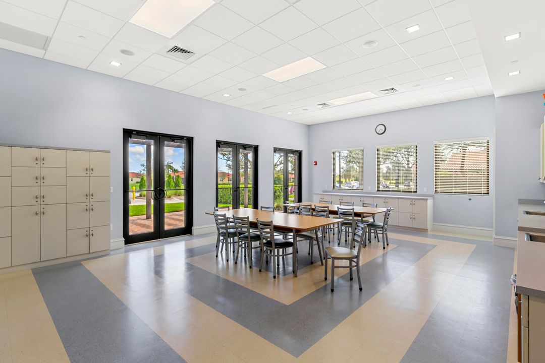 Active With Contract: $2,700 (2 beds, 2 baths, 1646 Square Feet)