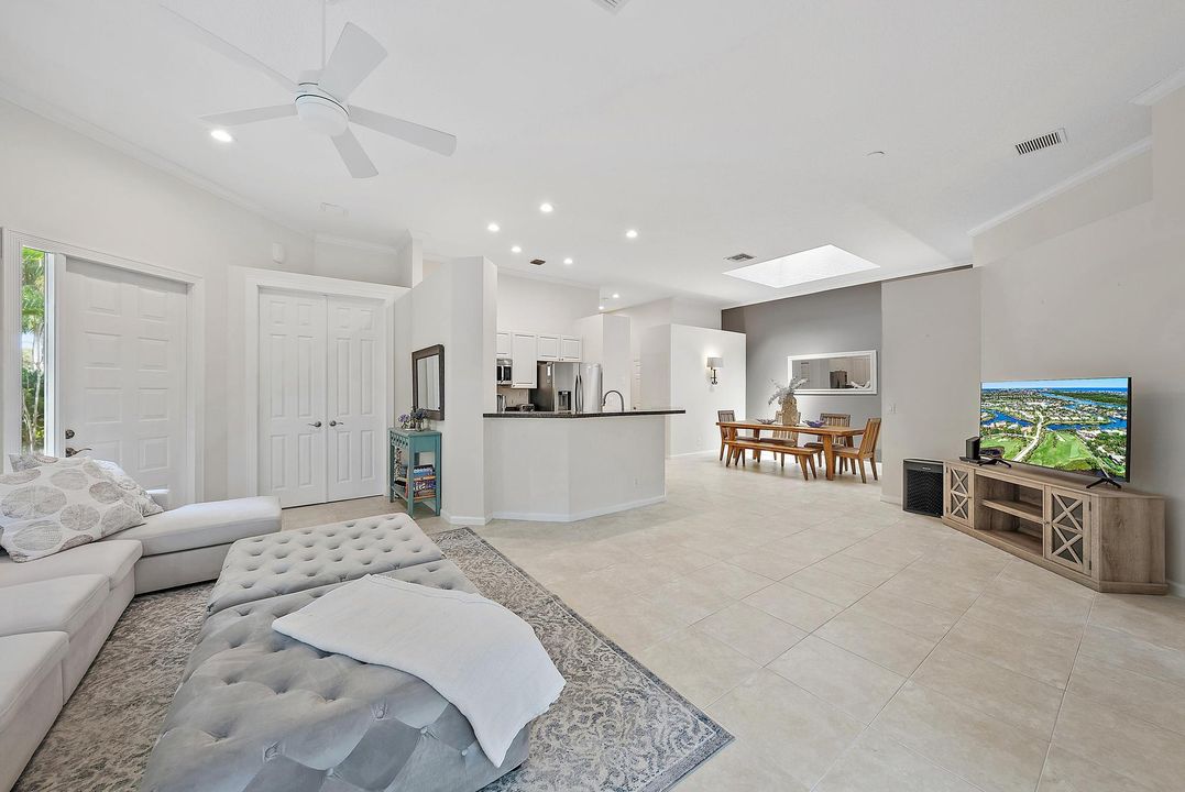 Active With Contract: $4,500 (2 beds, 2 baths, 1548 Square Feet)