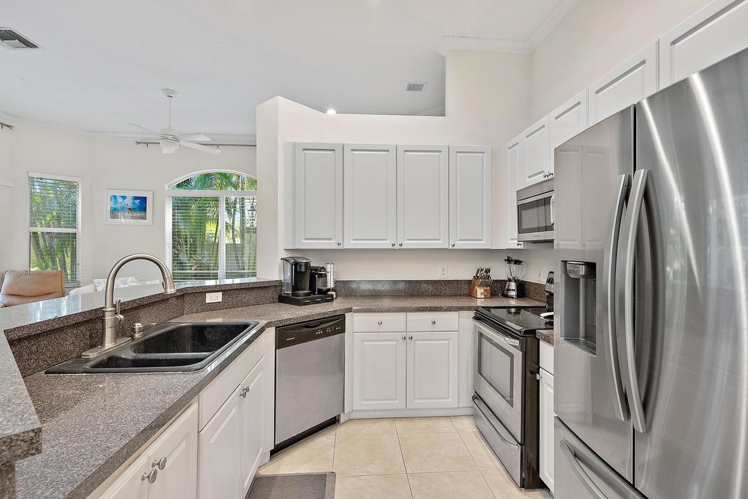 Active With Contract: $4,500 (2 beds, 2 baths, 1548 Square Feet)