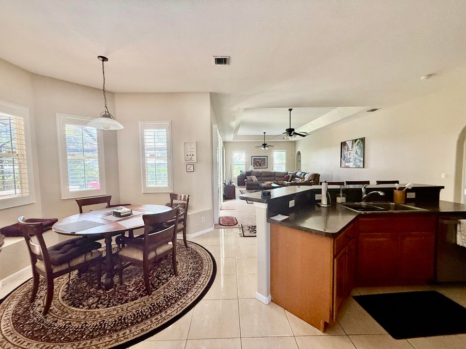 出租: $4,750 (5 贝兹, 3 浴室, 2924 平方英尺)