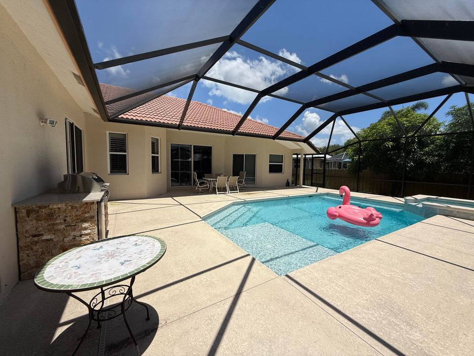 出租: $4,750 (5 贝兹, 3 浴室, 2924 平方英尺)