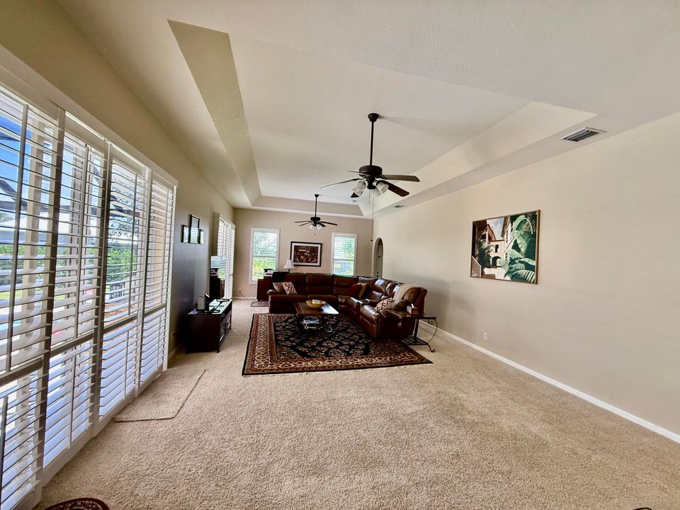 出租: $4,750 (5 贝兹, 3 浴室, 2924 平方英尺)