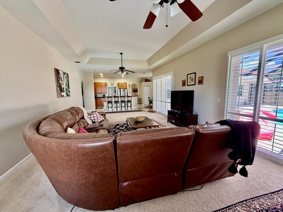 出租: $4,750 (5 贝兹, 3 浴室, 2924 平方英尺)