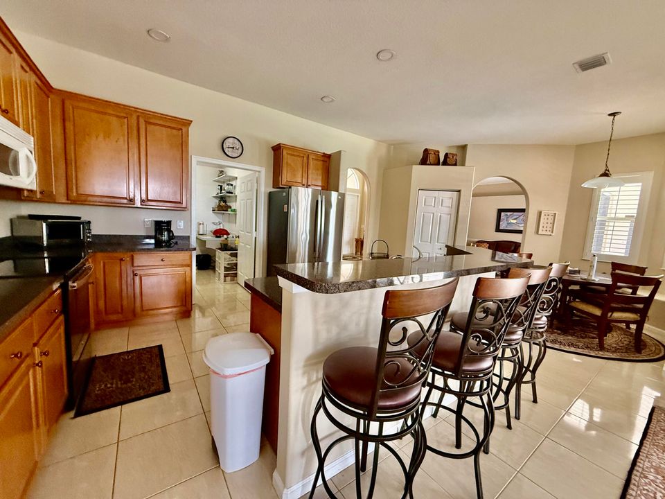 出租: $4,750 (5 贝兹, 3 浴室, 2924 平方英尺)