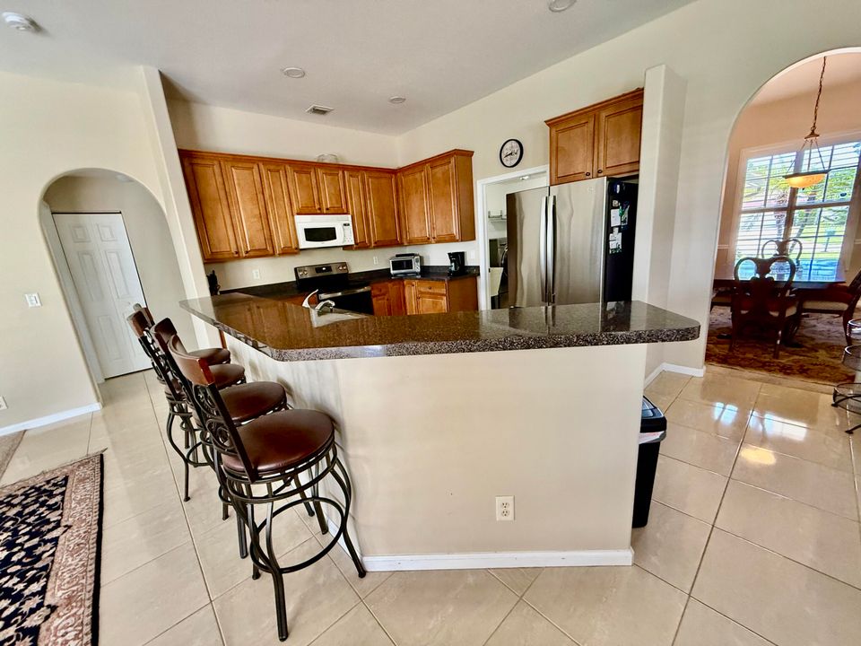 出租: $4,750 (5 贝兹, 3 浴室, 2924 平方英尺)