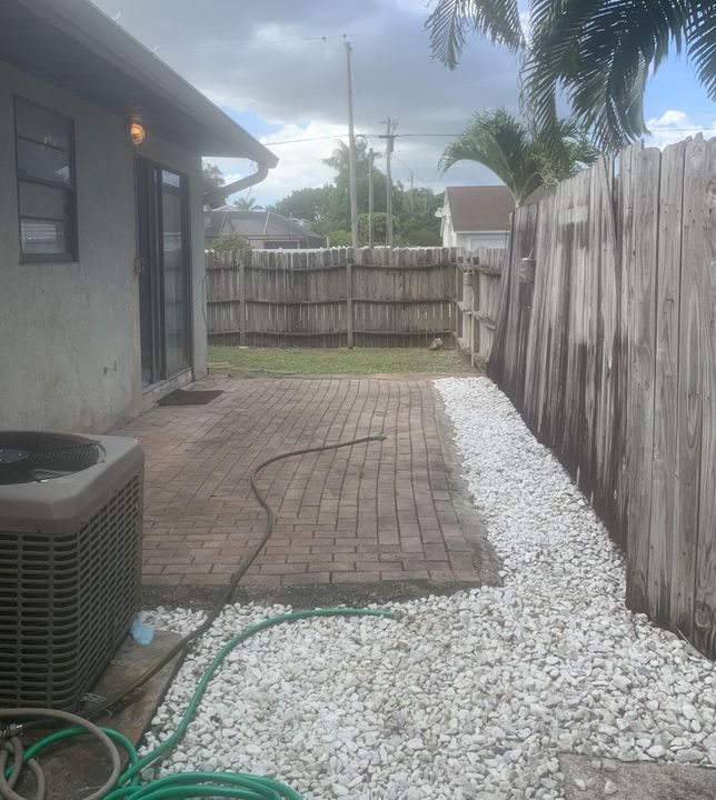 Под контрактом: $2,295 (2 спален, 2 ванн, 1145 Квадратных фут)