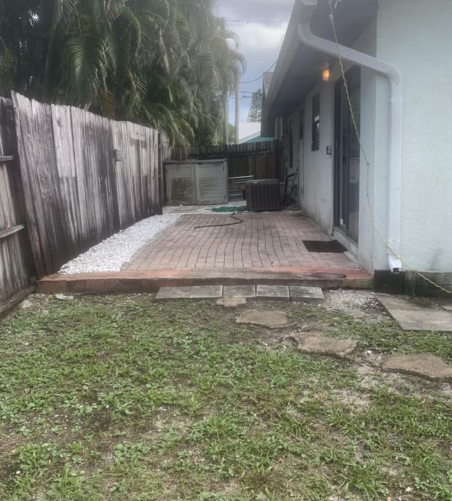 Под контрактом: $2,295 (2 спален, 2 ванн, 1145 Квадратных фут)