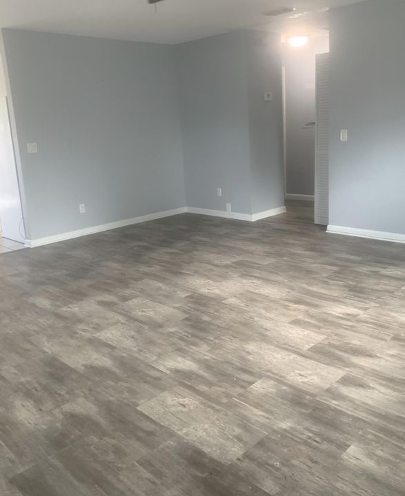 Под контрактом: $2,295 (2 спален, 2 ванн, 1145 Квадратных фут)