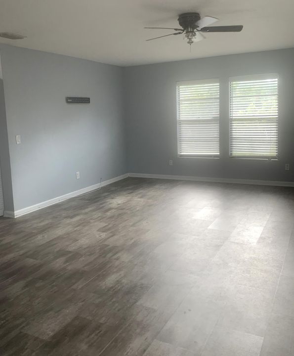 Под контрактом: $2,295 (2 спален, 2 ванн, 1145 Квадратных фут)