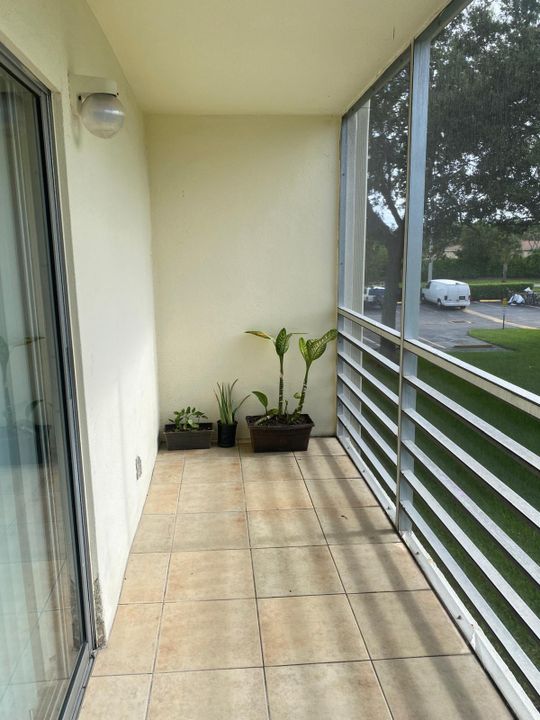 待售: $70,000 (1 贝兹, 1 浴室, 720 平方英尺)