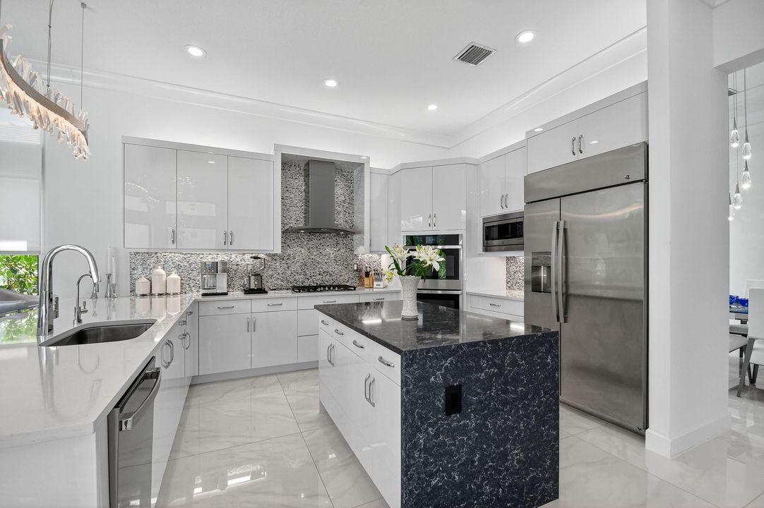 На продажу: $2,979,900 (4 спален, 4 ванн, 3277 Квадратных фут)