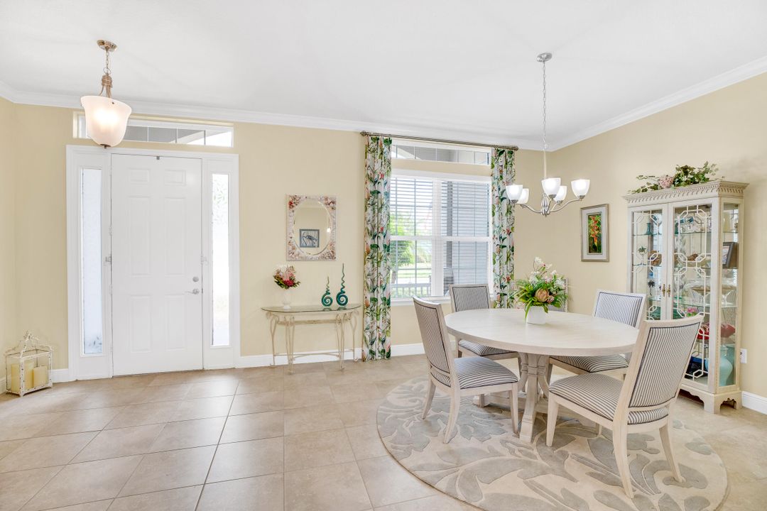 合同活跃: $639,000 (3 贝兹, 2 浴室, 2261 平方英尺)