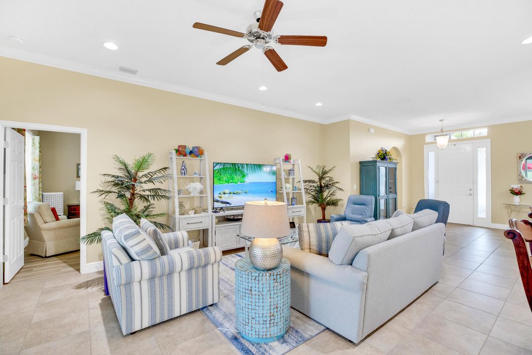 合同活跃: $639,000 (3 贝兹, 2 浴室, 2261 平方英尺)