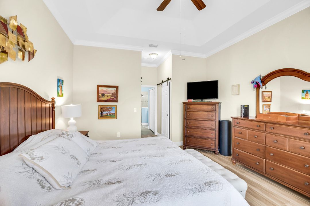 合同活跃: $639,000 (3 贝兹, 2 浴室, 2261 平方英尺)