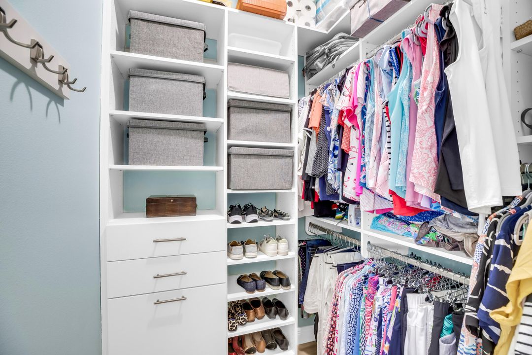 合同活跃: $639,000 (3 贝兹, 2 浴室, 2261 平方英尺)