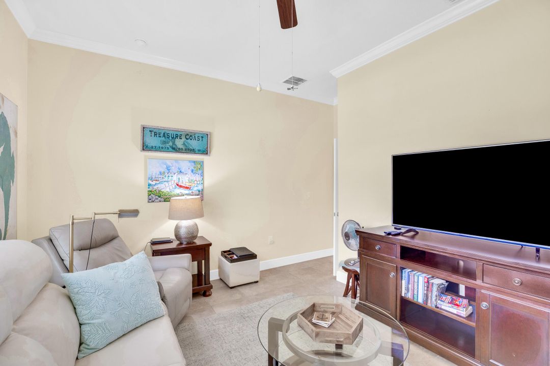 合同活跃: $639,000 (3 贝兹, 2 浴室, 2261 平方英尺)