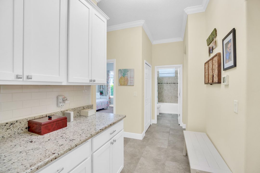 合同活跃: $639,000 (3 贝兹, 2 浴室, 2261 平方英尺)