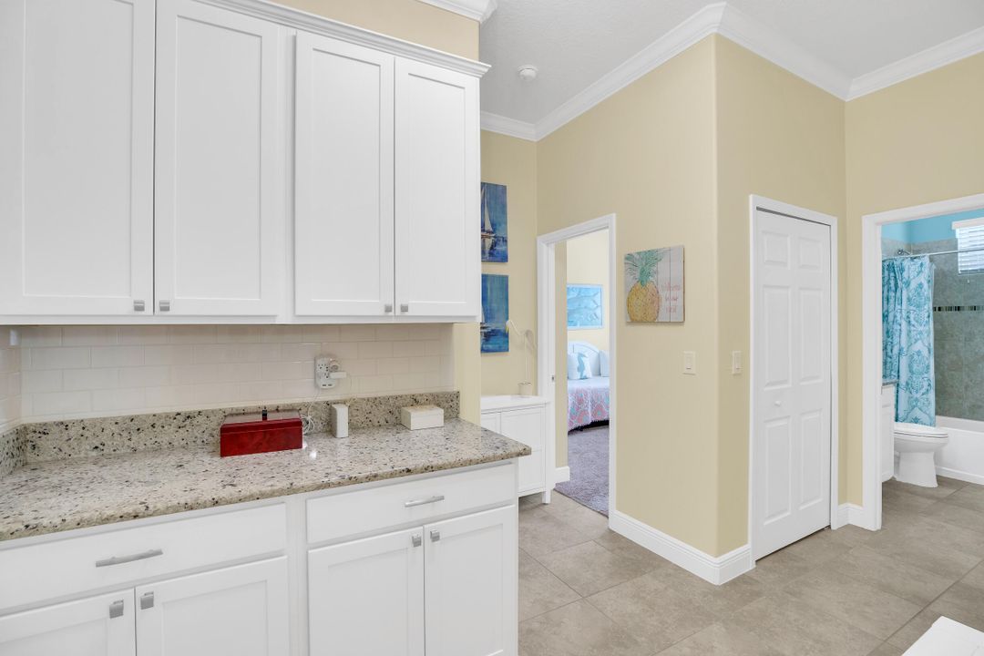 合同活跃: $639,000 (3 贝兹, 2 浴室, 2261 平方英尺)