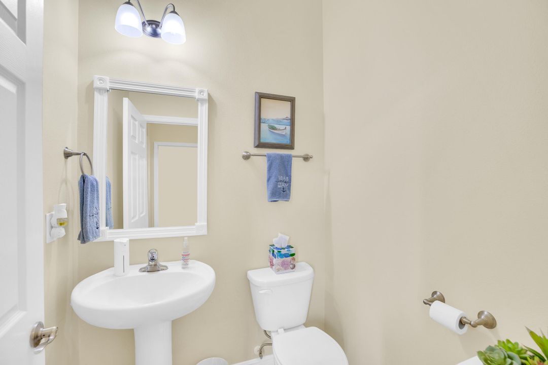 合同活跃: $639,000 (3 贝兹, 2 浴室, 2261 平方英尺)