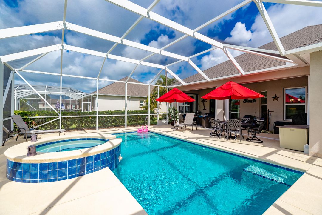 合同活跃: $639,000 (3 贝兹, 2 浴室, 2261 平方英尺)