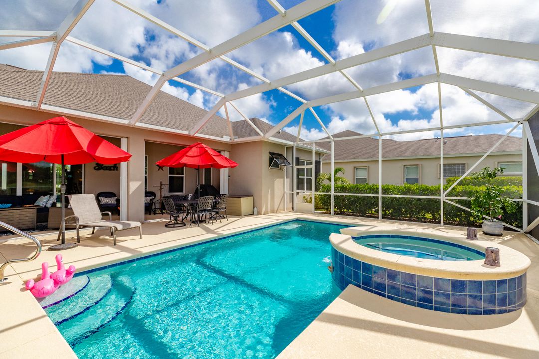 合同活跃: $639,000 (3 贝兹, 2 浴室, 2261 平方英尺)