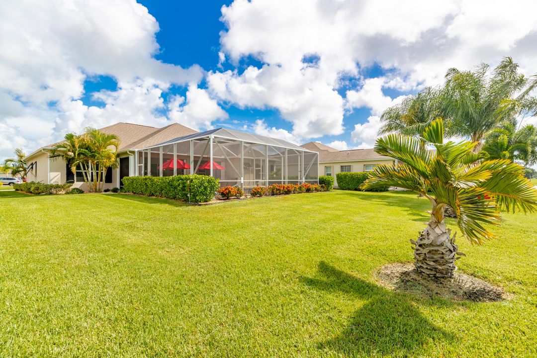 合同活跃: $639,000 (3 贝兹, 2 浴室, 2261 平方英尺)