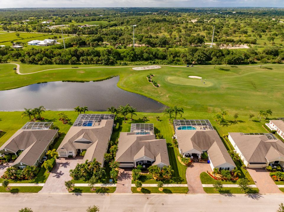 合同活跃: $639,000 (3 贝兹, 2 浴室, 2261 平方英尺)