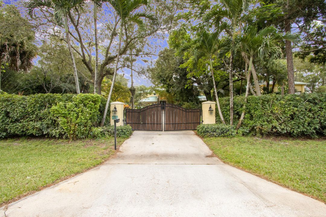 Vendido Recientemente: $2,250,000 (5 camas, 4 baños, 4032 Pies cuadrados)