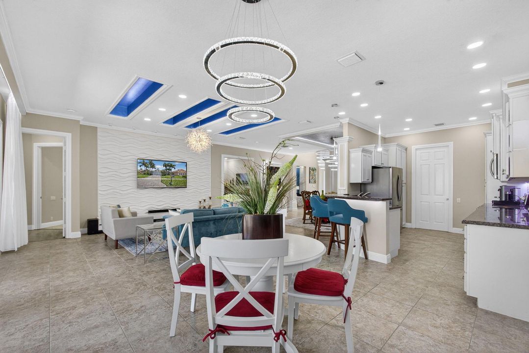 For Sale: $515,000 (2 beds, 2 baths, 2085 Square Feet)