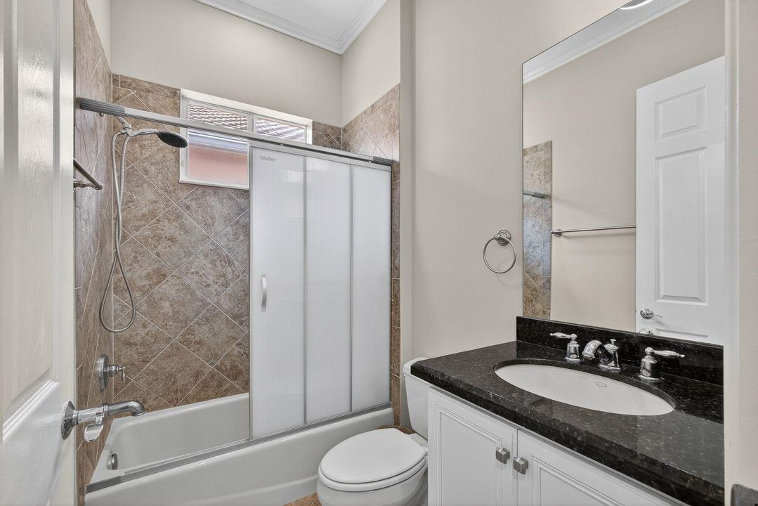 For Sale: $515,000 (2 beds, 2 baths, 2085 Square Feet)