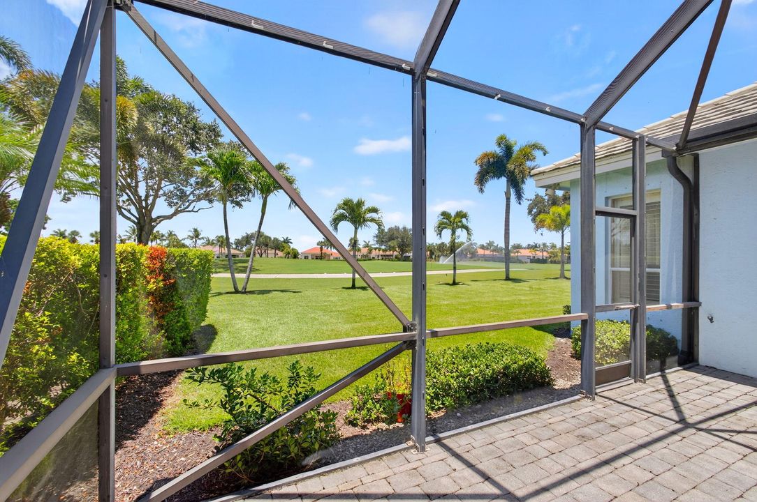 For Sale: $515,000 (2 beds, 2 baths, 2085 Square Feet)