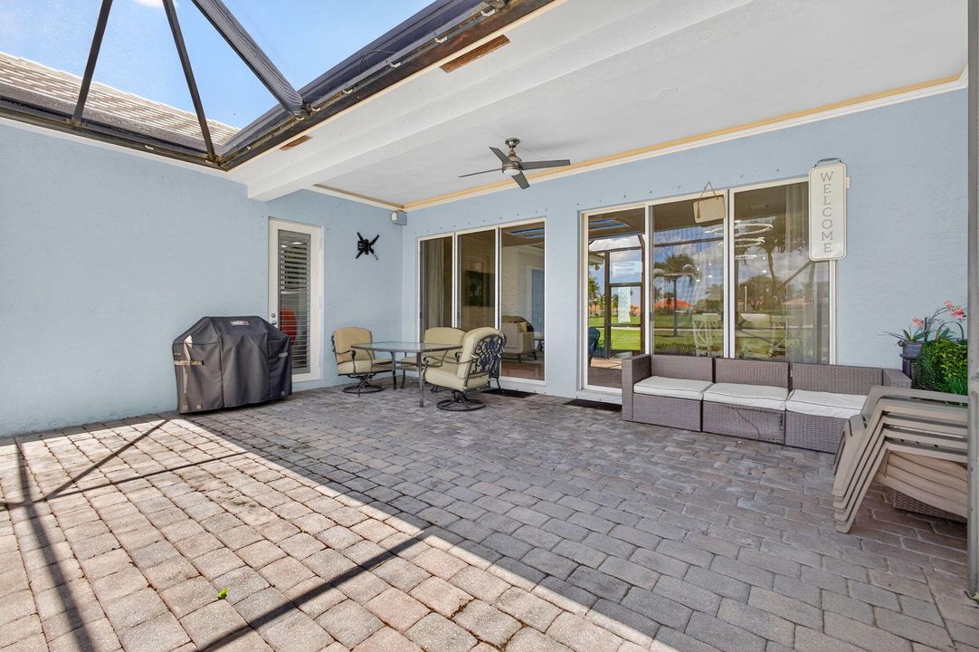 For Sale: $515,000 (2 beds, 2 baths, 2085 Square Feet)