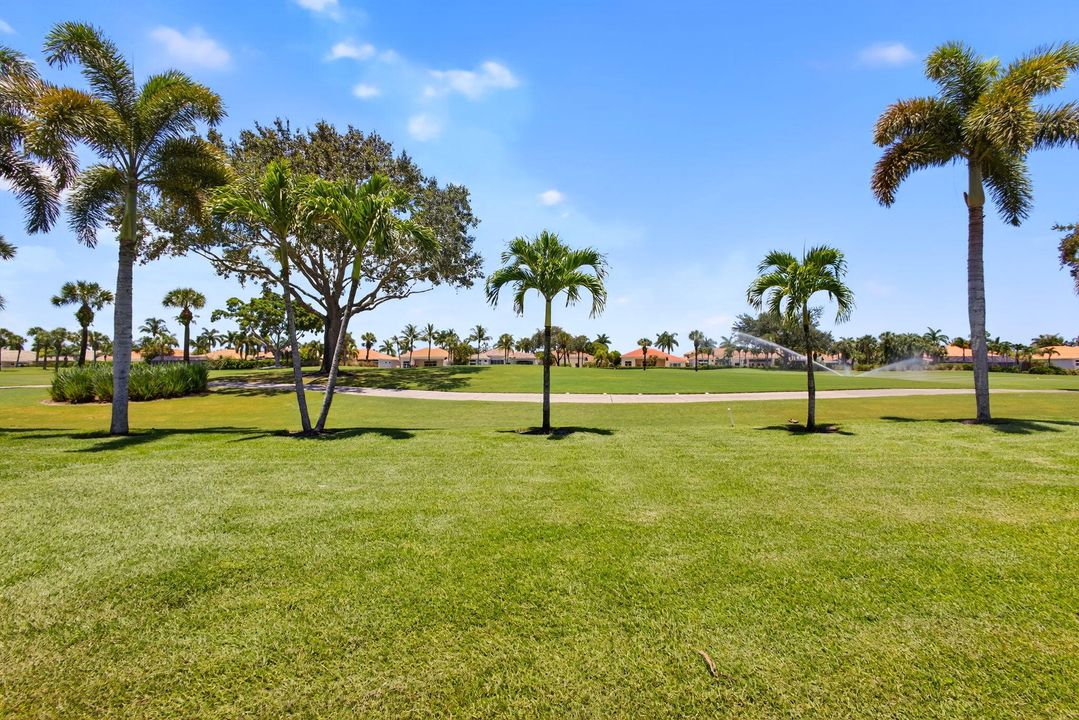 For Sale: $515,000 (2 beds, 2 baths, 2085 Square Feet)