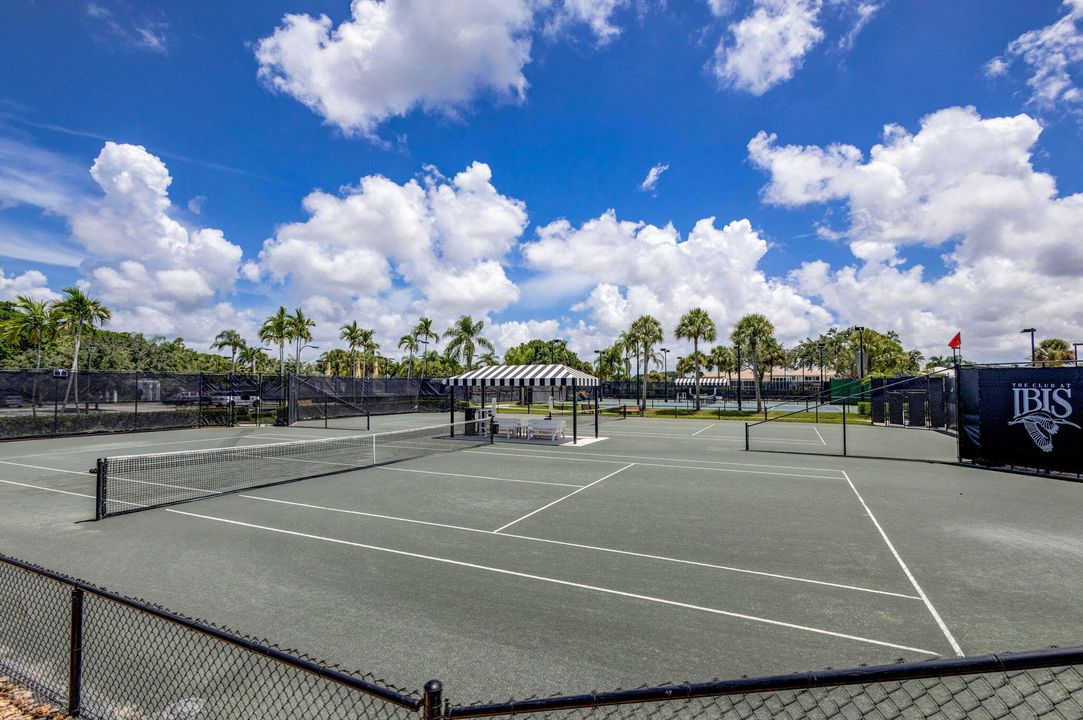 For Sale: $515,000 (2 beds, 2 baths, 2085 Square Feet)