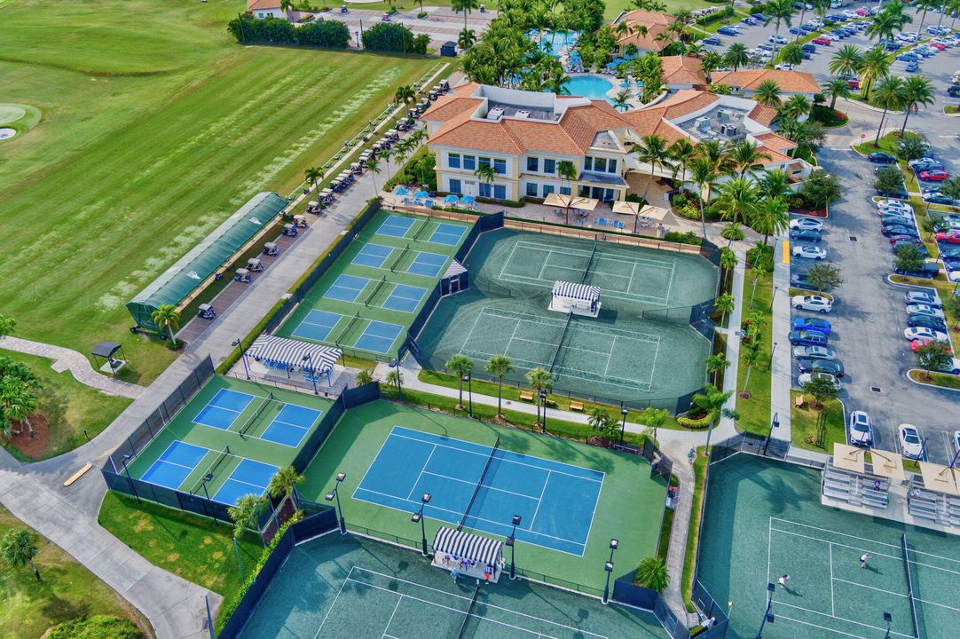 For Sale: $515,000 (2 beds, 2 baths, 2085 Square Feet)