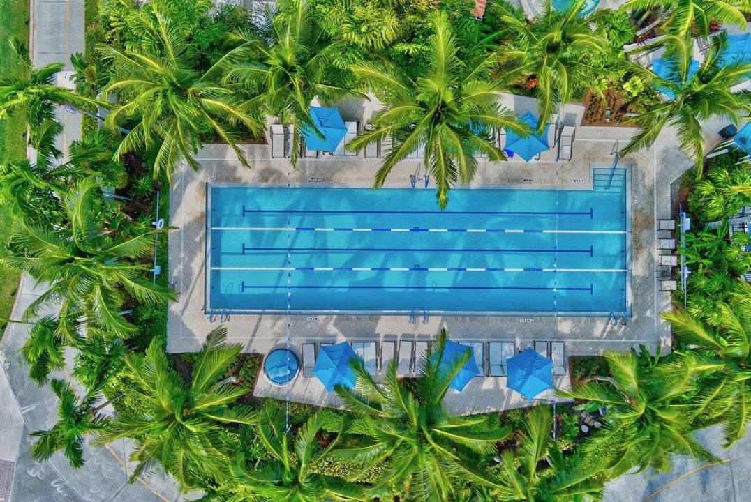 For Sale: $515,000 (2 beds, 2 baths, 2085 Square Feet)