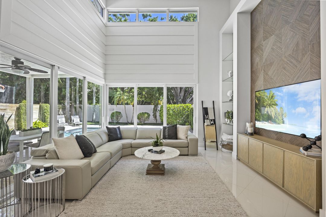 Recently Sold: $650,000 (3 beds, 2 baths, 2294 Square Feet)