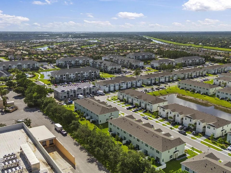 Activo con contrato: $315,000 (3 camas, 2 baños, 1632 Pies cuadrados)