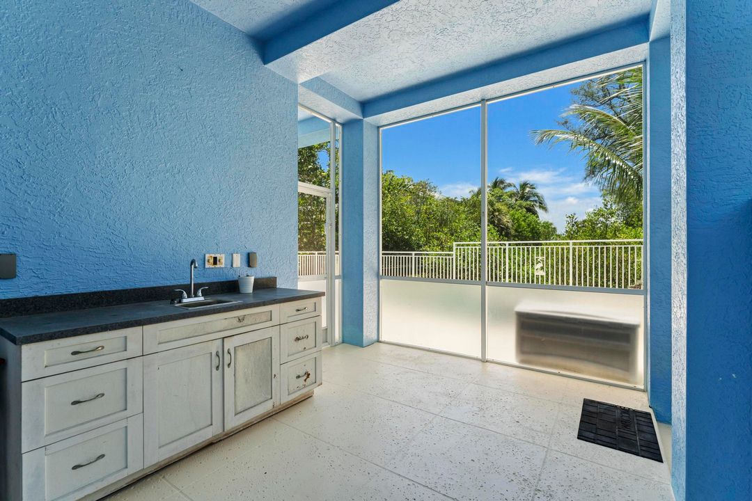 На продажу: $3,700,000 (4 спален, 3 ванн, 3652 Квадратных фут)