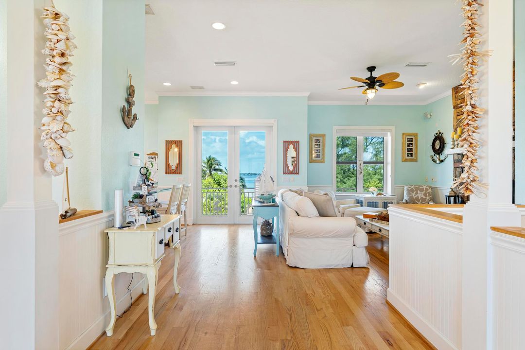 На продажу: $3,700,000 (4 спален, 3 ванн, 3652 Квадратных фут)